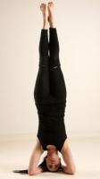 claudia-stretch-pose4-headstand 